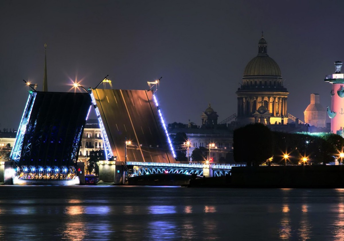 Ночной Санкт-Петербург с разведением мостов